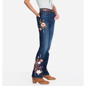 Johnny Was Embroidered Jesse Boot jeans size 25 dark blue